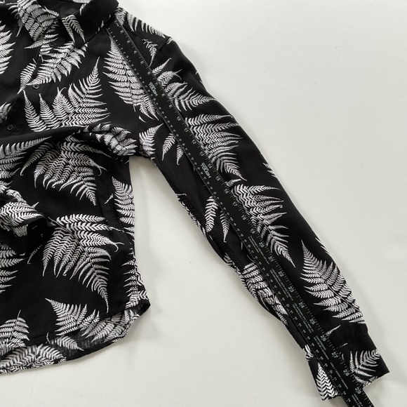 H&M Women’s Button Down Shirt Sz S Black & White Fern Print Retro Edgy Boho - Picture 7 of 11